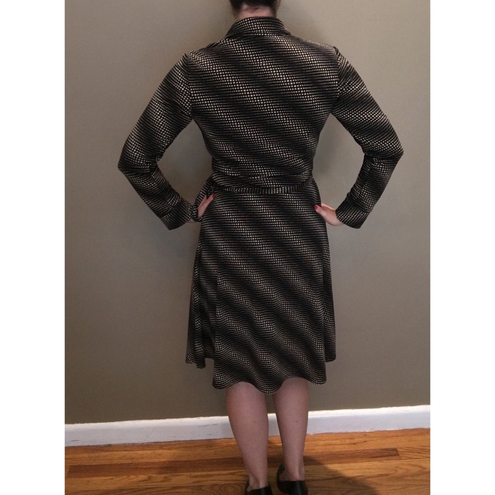 Express abstract print wrap dress - Picture 3 of 3